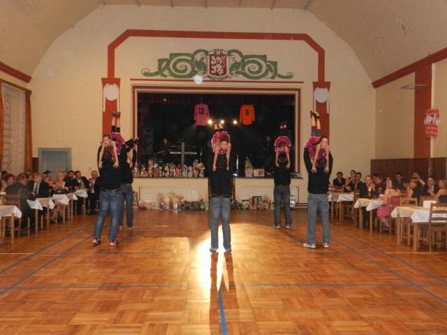 ČERVENKA-ples 10.3.2012 034