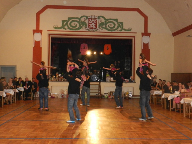 ČERVENKA-ples 10.3.2012 045