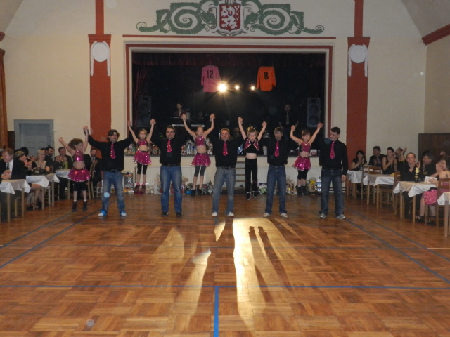 ČERVENKA-ples 10.3.2012 048